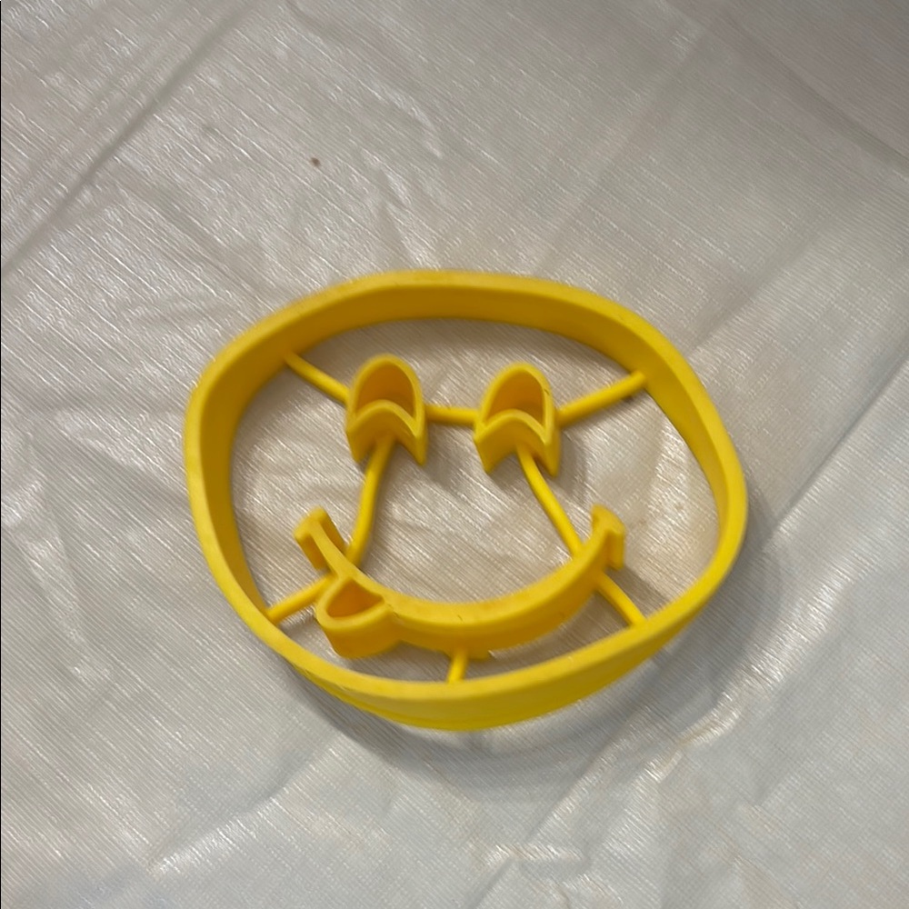 🟢10/$10 - Silicone Smiley Face Egg Mold